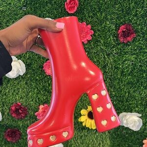 Red Ceramic Vase Boot